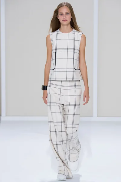 Look 9
